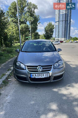 Хэтчбек Volkswagen Golf 2008 в 