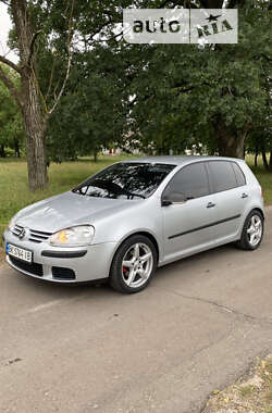 Хэтчбек Volkswagen Golf 2004 в Сарнах