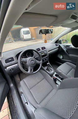 Хэтчбек Volkswagen Golf 2009 в 
