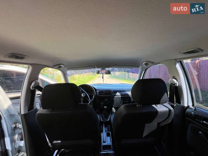 Хетчбек Volkswagen Golf 2002 в Дрогобичі