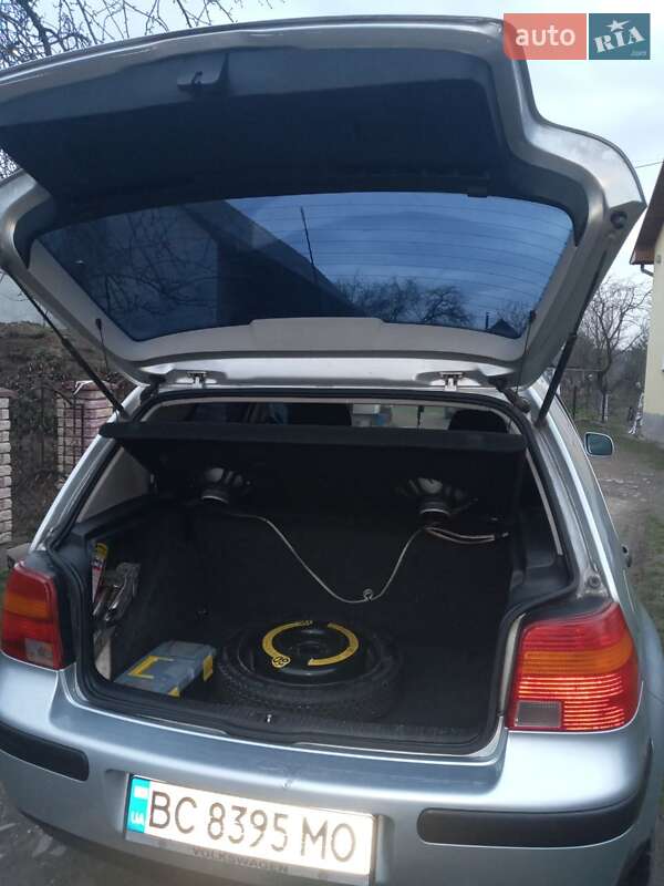 Хетчбек Volkswagen Golf 2002 в Дрогобичі