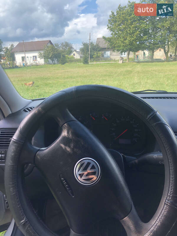 Хетчбек Volkswagen Golf 1999 в Щирце