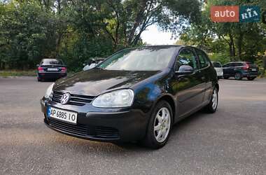 Хэтчбек Volkswagen Golf 2003 в 