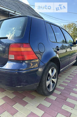 Хетчбек Volkswagen Golf 2001 в Тересві