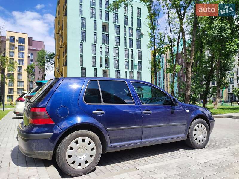Хэтчбек Volkswagen Golf 2002 в Львове