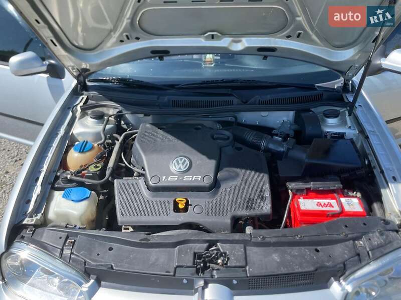 Хетчбек Volkswagen Golf 1998 в Чернівцях