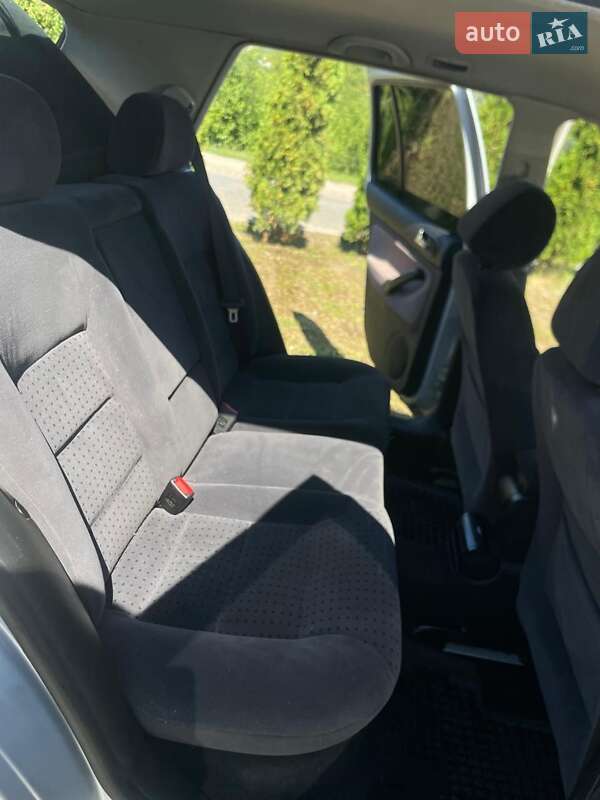 Хетчбек Volkswagen Golf 1998 в Чернівцях