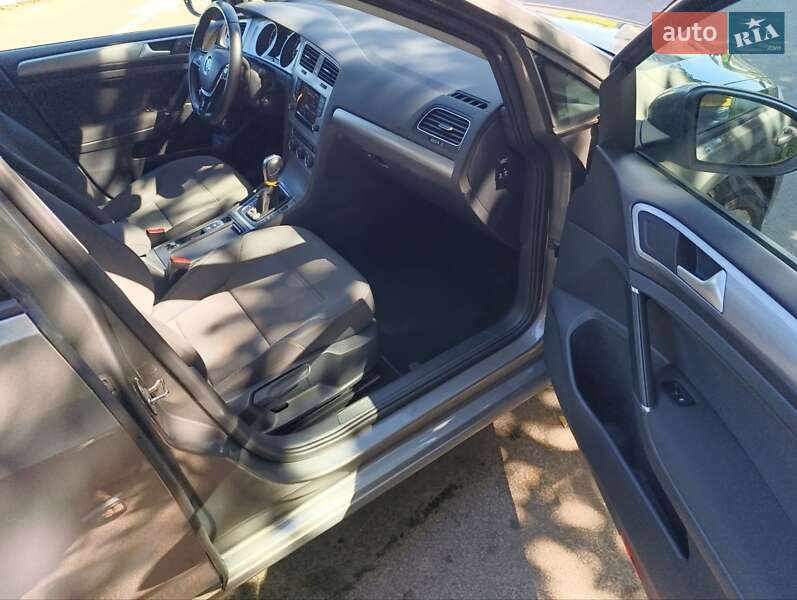 Універсал Volkswagen Golf 2015 в Львові