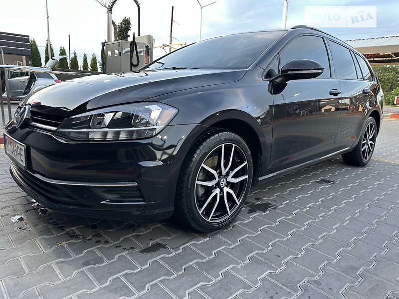 Універсал Volkswagen Golf 2017 в 