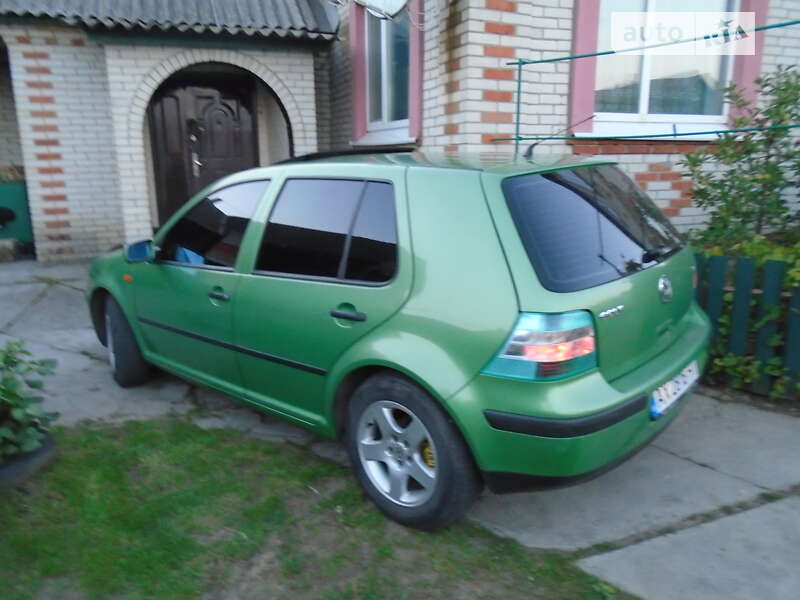 Хэтчбек Volkswagen Golf 1998 в Котельве
