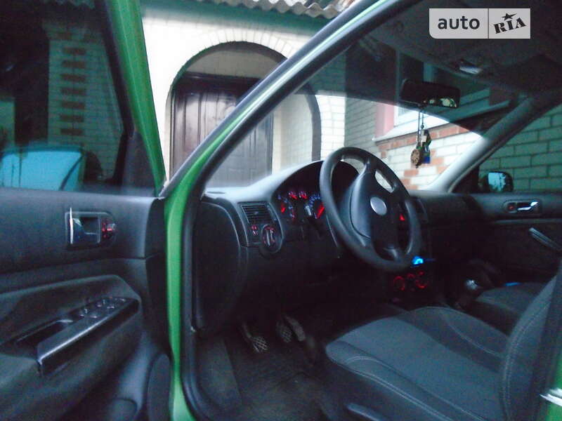 Хэтчбек Volkswagen Golf 1998 в Котельве