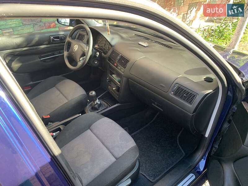 Хэтчбек Volkswagen Golf 2001 в Нежине