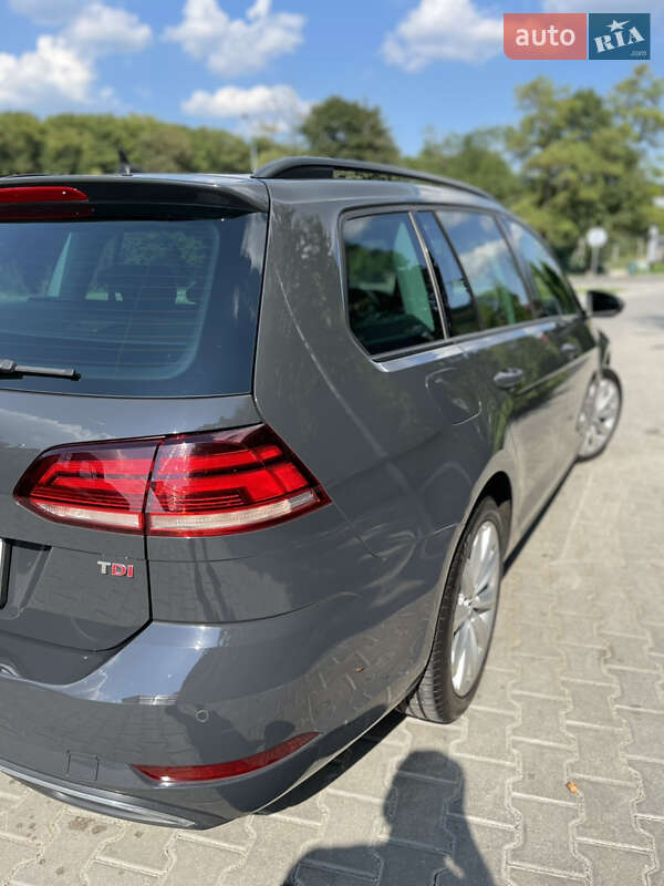 Універсал Volkswagen Golf 2017 в Тернополі