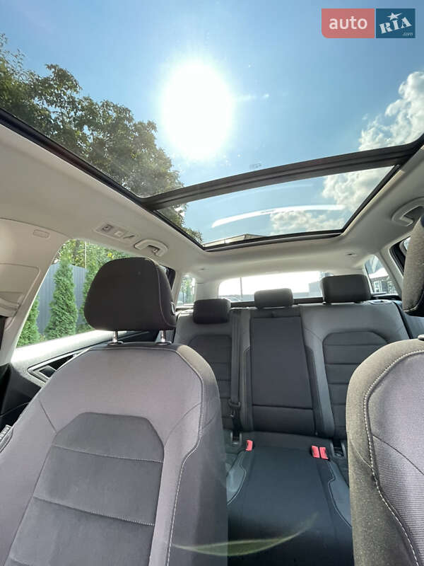 Універсал Volkswagen Golf 2017 в Тернополі