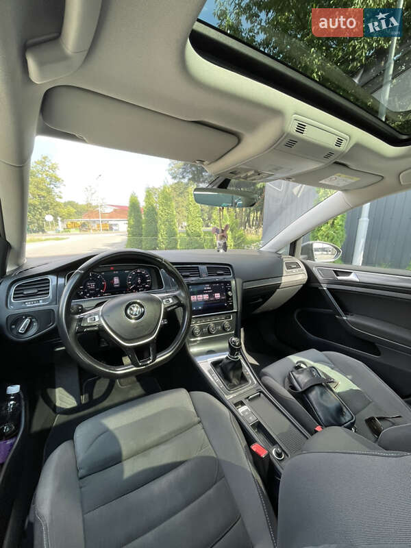 Універсал Volkswagen Golf 2017 в Тернополі