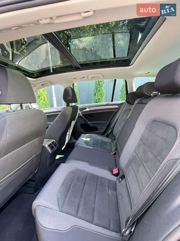 Універсал Volkswagen Golf 2017 в Тернополі