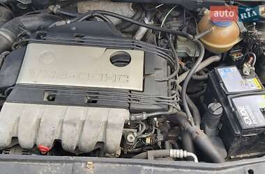 Хэтчбек Volkswagen Golf 1996 в 