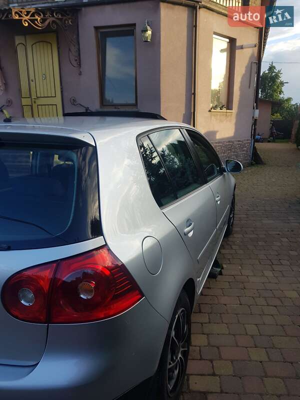 Хэтчбек Volkswagen Golf 2004 в Ивано-Франковске