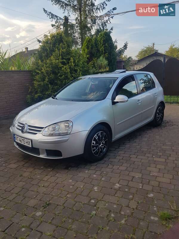 Хэтчбек Volkswagen Golf 2004 в Ивано-Франковске