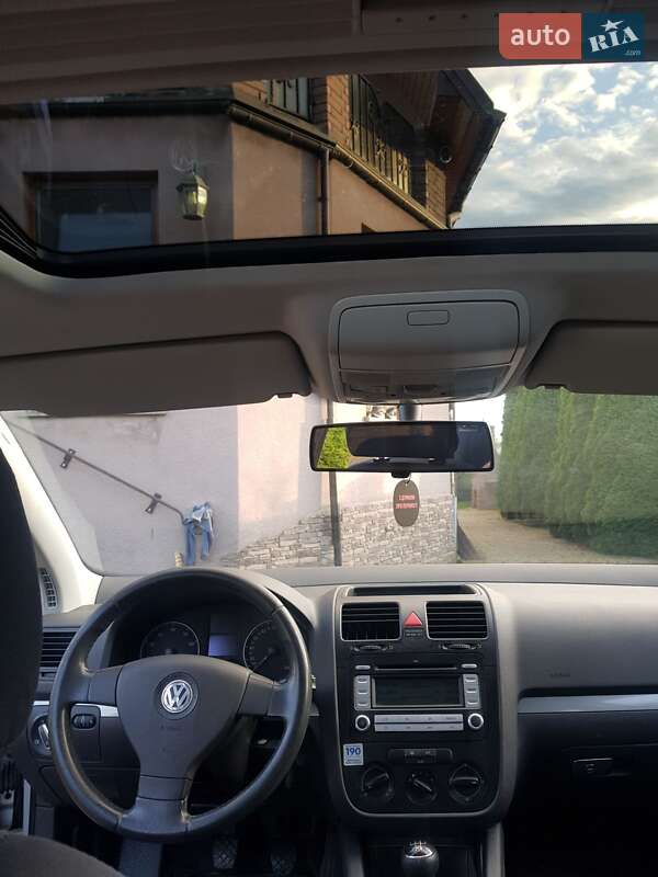 Хэтчбек Volkswagen Golf 2004 в Ивано-Франковске