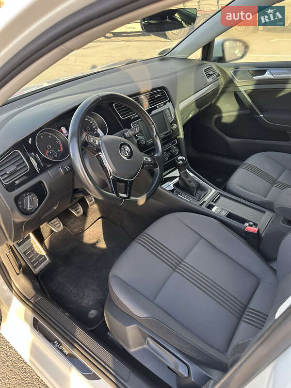 Універсал Volkswagen Golf 2016 в Кам'янець-Подільському