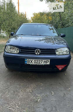 Хетчбек Volkswagen Golf 2003 в Покровському