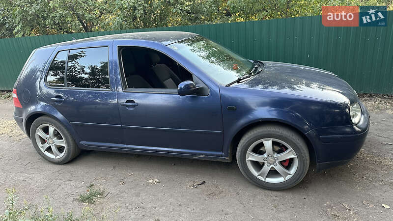 Хэтчбек Volkswagen Golf 2003 в Покровском
