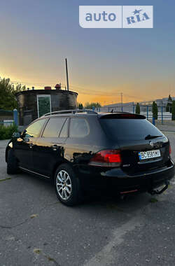 Универсал Volkswagen Golf 2010 в Тростянце