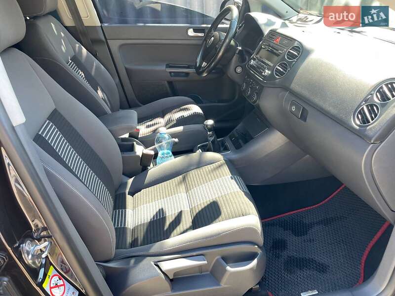 Хетчбек Volkswagen Golf 2008 в Харкові