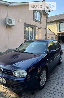 Хэтчбек Volkswagen Golf 2002 в Черновцах