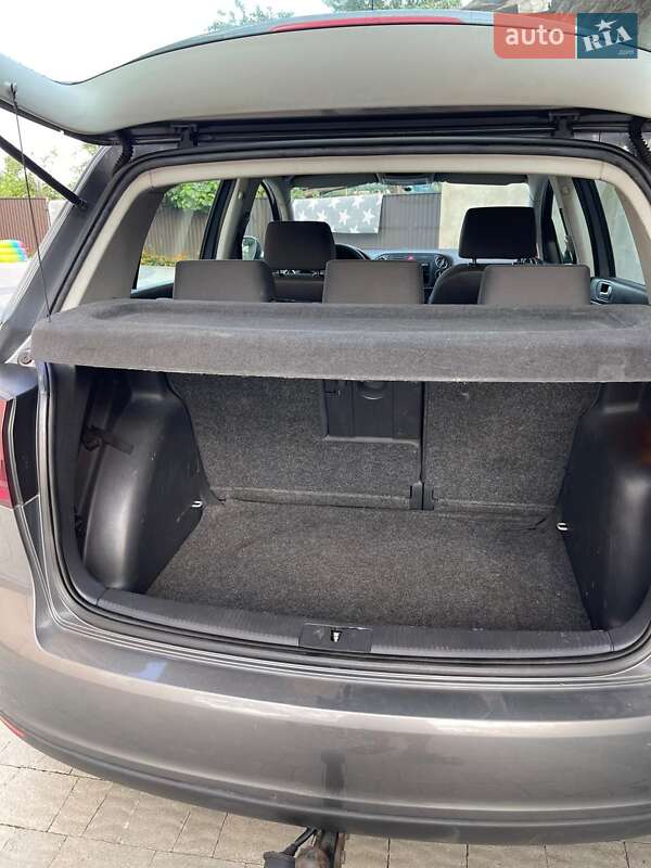 Хетчбек Volkswagen Golf 2005 в Івано-Франківську