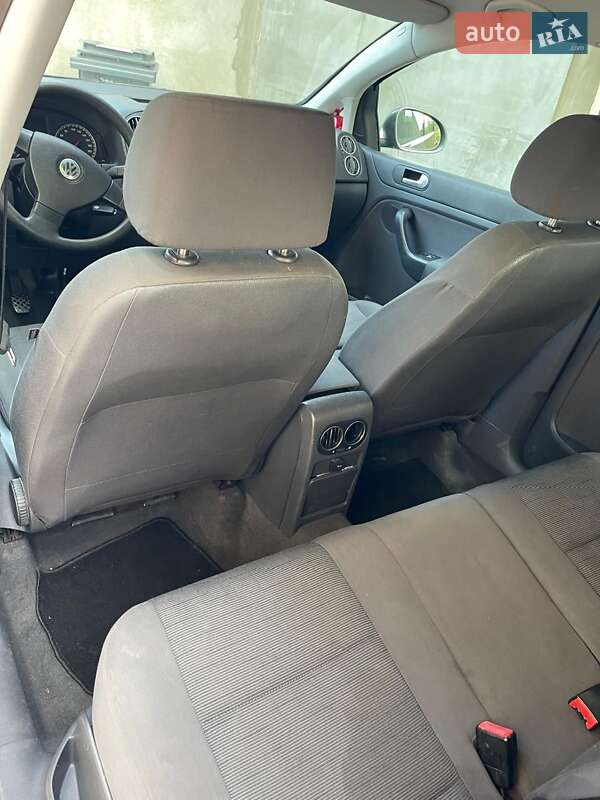 Хетчбек Volkswagen Golf 2005 в Івано-Франківську