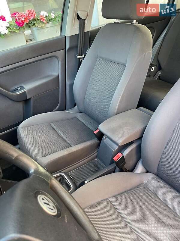 Хетчбек Volkswagen Golf 2005 в Івано-Франківську