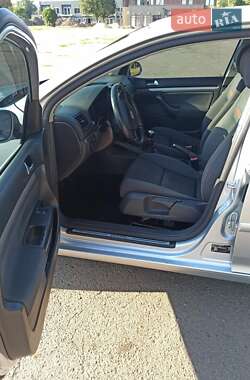 Хетчбек Volkswagen Golf 2006 в 