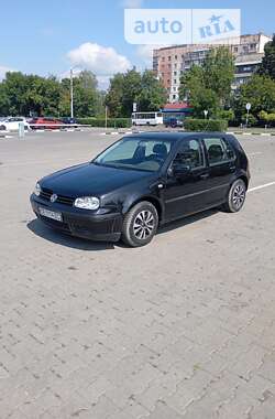 Хэтчбек Volkswagen Golf 2002 в Черновцах