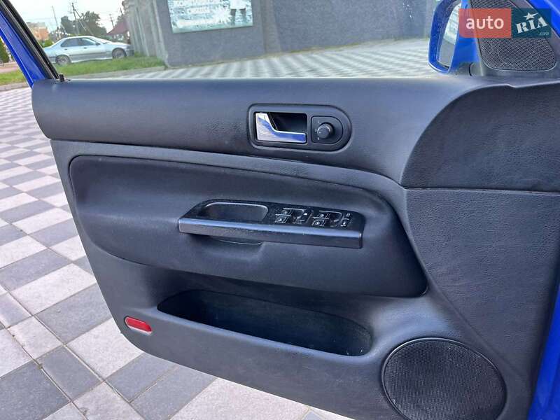 Універсал Volkswagen Golf 2003 в Самборі