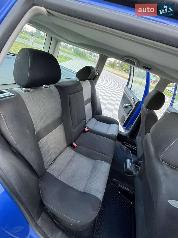 Універсал Volkswagen Golf 2003 в Самборі