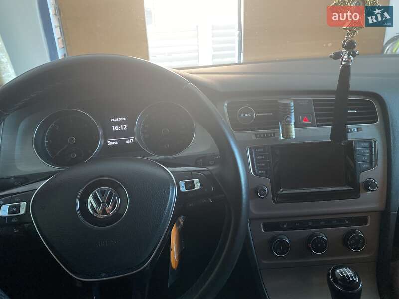 Універсал Volkswagen Golf 2014 в Калуші