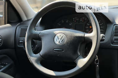 Хэтчбек Volkswagen Golf 2003 в 