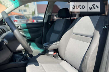 Хэтчбек Volkswagen Golf 2003 в 