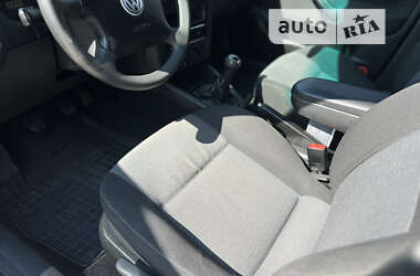 Хэтчбек Volkswagen Golf 2003 в 