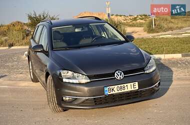 Универсал Volkswagen Golf 2017 в 