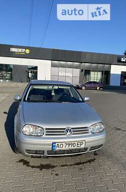 Хэтчбек Volkswagen Golf 2003 в Тячеве