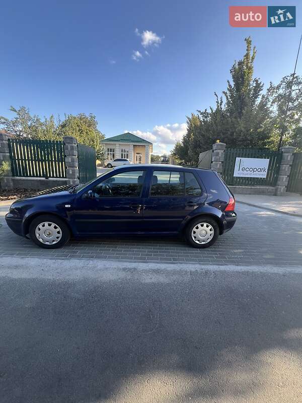 Хэтчбек Volkswagen Golf 2001 в Полтаве