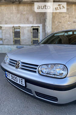 Хэтчбек Volkswagen Golf 2001 в  фото 4 Хэтчбек Volkswagen Golf 2001 в