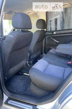 Хэтчбек Volkswagen Golf 2001 в  фото 24 Хэтчбек Volkswagen Golf 2001 в
