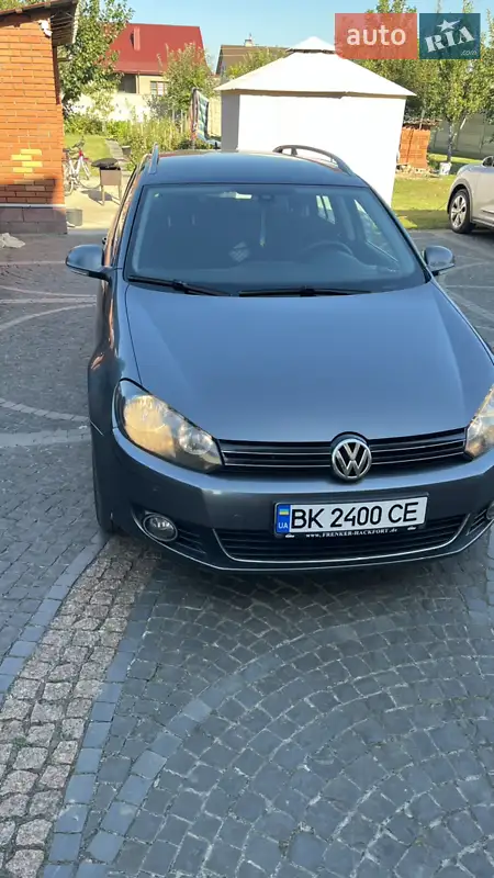 Универсал Volkswagen Golf 2010 в 