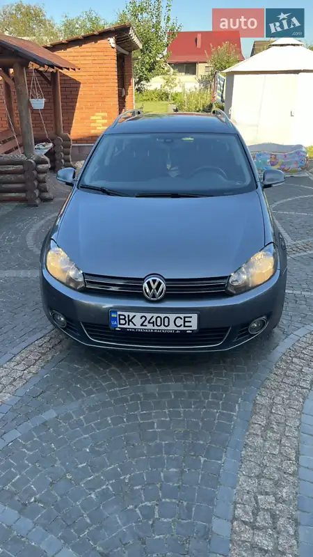 Универсал Volkswagen Golf 2010 в 