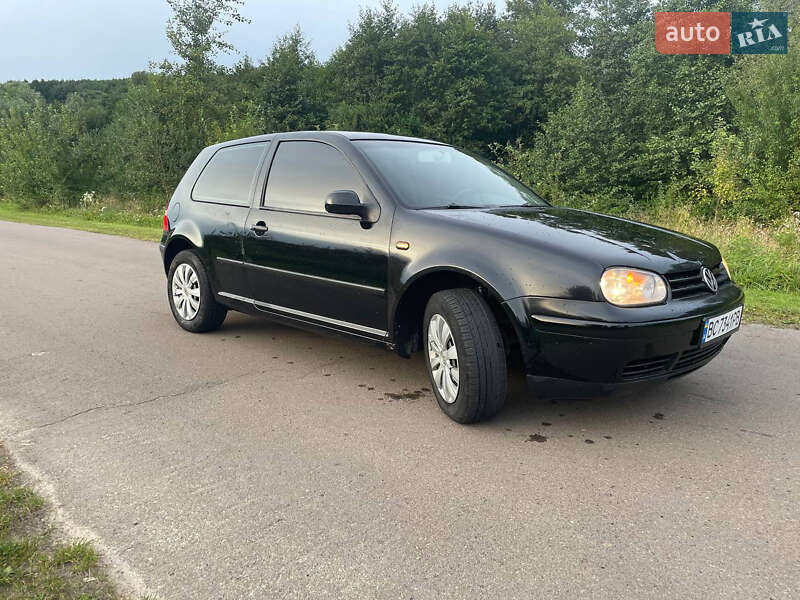 Хэтчбек Volkswagen Golf 2002 в Львове