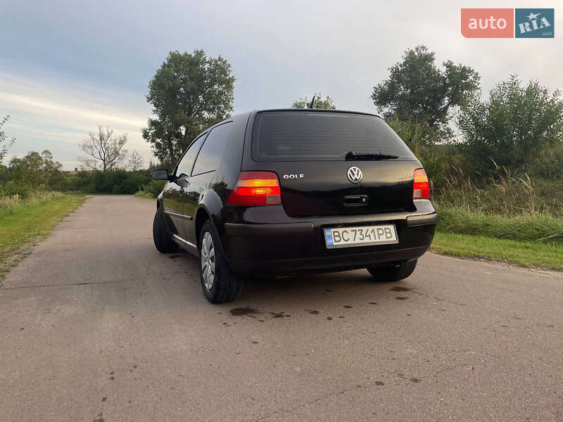 Хэтчбек Volkswagen Golf 2002 в Львове
